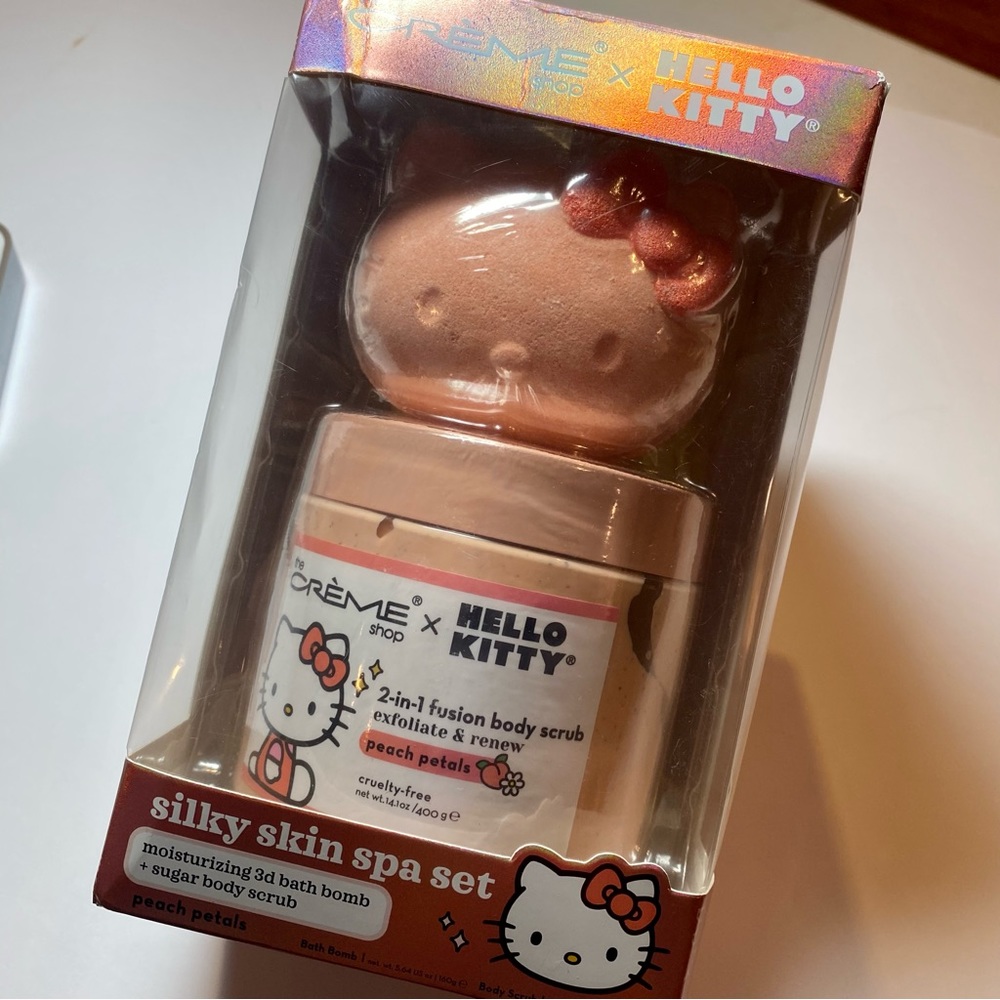 The Crème Shop Hello Kitty Gift Set - Bath Bomb Scrub